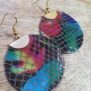 Kolczyki z włoskiej skóry oraz stali chirurgicznej koła