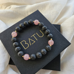 Bransoletka z kamieniem kwarcu truskawkowego i lawy  na elastycznej gumce