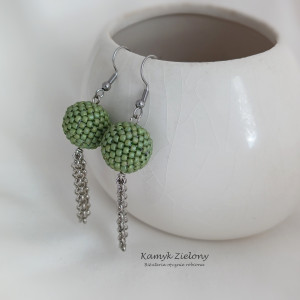 Kolczyki - zielone koralikowe kulki