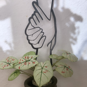 Dekoracyjna podpórka do kwiatów uścisk dłoni