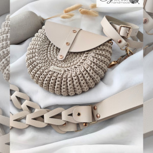 Torebka Oreo z szerokim zdobnym paskiem z ogniwkami ręcznie szydełkowana skóra