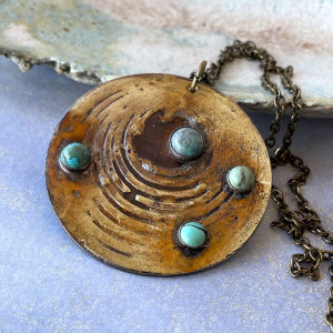 Miedziany naszyjnik z turkusami Na orbitach c1202