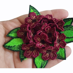 Haftowana broszka bordowo złote kwiatki