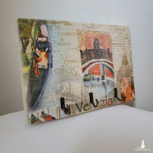 Wieszak drewniany ścienny na klucze ręcznie robiony Wenecja Beżowy  Prezent na parapetówkę!