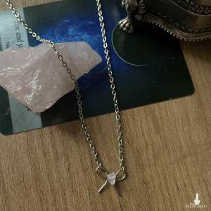 kokardkowy naszyjnik z kwarcem różowym