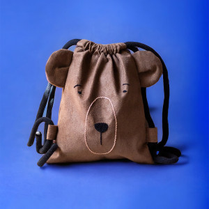 Mały brązowy misio workoplecak dla malucha