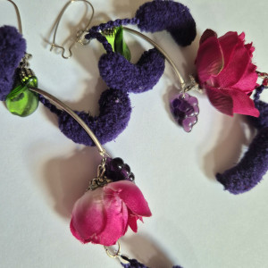 Kolczyki róże i pompony