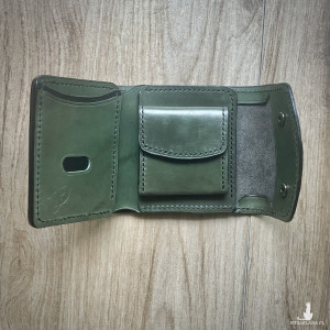 Czarno-zielony portfel ręcznie uszyty ze skóry na bilon.