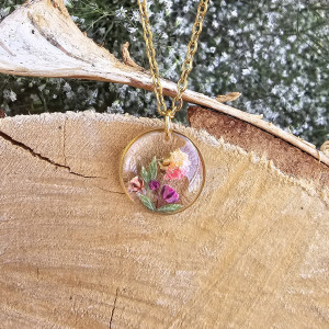 Bukiet złota zawieszka złoty wisiorek naszyjnik żywica z żywicy kwiaty z kwiatami retro naturalna dziewczęca kobieca gipsówka