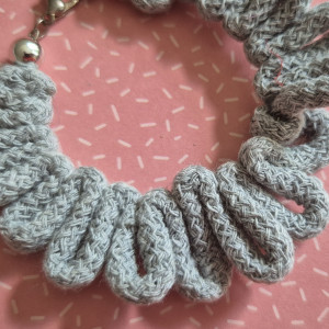 Bransoletka wykręcona szara