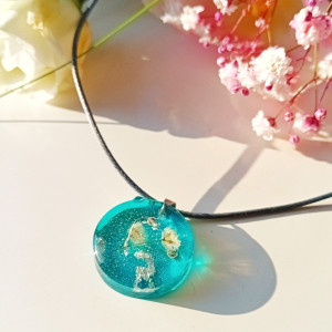 Wyjątkowy Naszyjnik z Wisiorkiem z Żywicy Epoksydowej