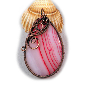 Miedziany wisior z agatem różowym, ręcznie wykonany, prezent dla niej, prezent dla mamy, prezent urodzinowy niepowtarzalna biżuteria,