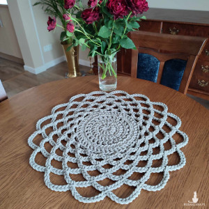 Serweta szydełkowa na stolik kawowy 55cm