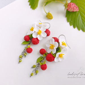 Kolczyki z poziomkami