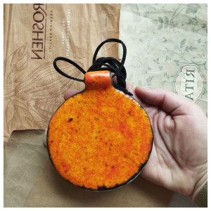 Wisior oranżowe koło