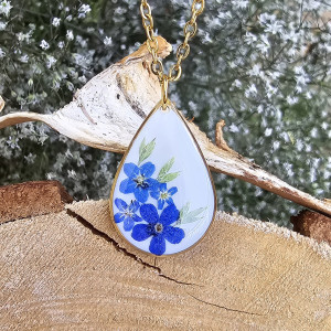 Złota zawieszka złoty wisiorek kwiat naszyjnik żywica z żywicy kwiaty niezapominajki łezka łza kropelka niezapominajkami