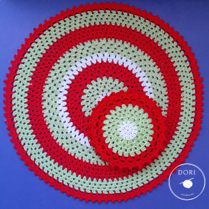 Szydełkowy zestaw świąteczny bożonarodzeniowy : serwetka plus podkładki pod kubek