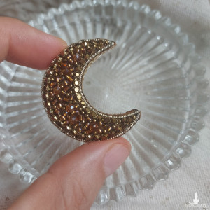 Księżycowa broszka