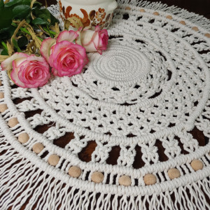 Makramowy okrągły bieżnik w stylu Boho