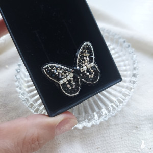 Uroczy pierścionek motyl