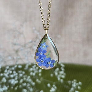 Złota zawieszka złoty wisiorek kwiat naszyjnik żywica z żywicy kwiaty łezka łza niezapominajki z niezapominajkami niezapominajką