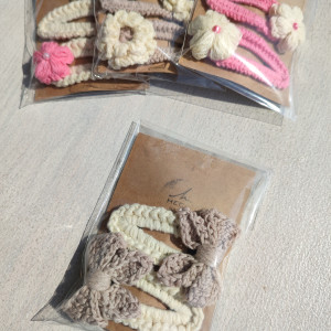 Spinki do włosów BIAŁE Z BEŻOWYMI KOKARDKAMI