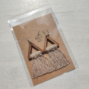 Kolczyki boho makrama wiszące lekkie - BEŻOWE TRÓJKĄTY