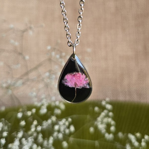 Srebrna zawieszka srebrny wisiorek kwiat naszyjnik żywica z żywicy kwiaty z kwiatami łezka czarna różowa gipsówka