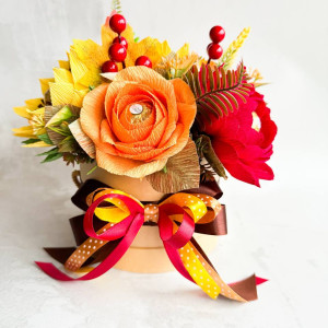 Bukiet jesienny z cukierkami w pudełku (rozmiar M)
