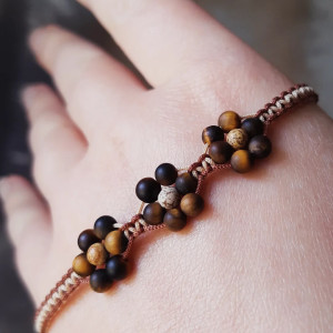 Bransoletka z kamieni naturalnych, kwiaty z tygrysiego oka