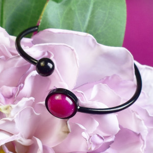 Elastyczna elegancka stalowa czarna bransoletka - różowy jadeit #66