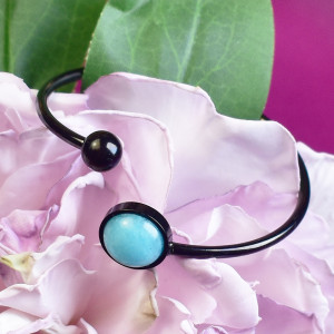 Elastyczna elegancka stalowa czarna bransoletka - błękitny jadeit #67