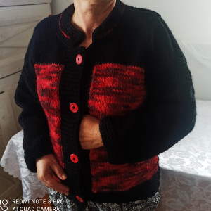 Sweter rozpinany oversize w czarno-czerwonym kolorze handmade