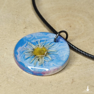 Wisiorek z żywicy - Stokrotka