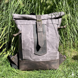 Szary rolowany plecak z bawełny woskowanej i skóry