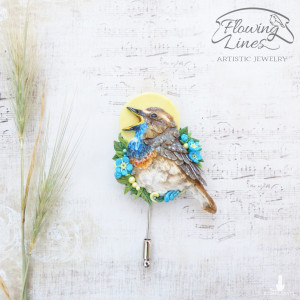 Broszka z ptakiem podróżniczkiem i niezapominajkami