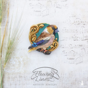 Broszka-wisiorek z ptakiem grubodziobem