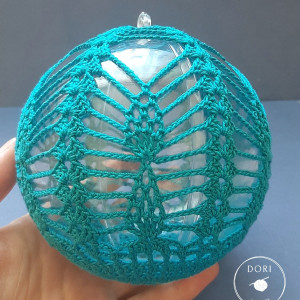 Szydełkowe bombki na formie akrylowej