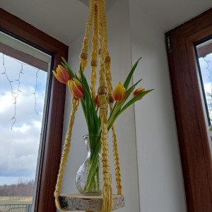 Kwietnik wykonany metodą makramy