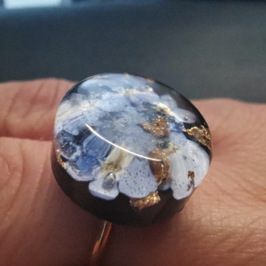 Złoty pierścień z niezapominajkami