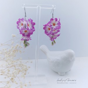 Kolczyki z kwiatami kosmosu