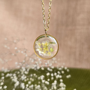 Złota zawieszka złoty wisiorek naszyjnik żywica z żywicy kwiaty z kwiatami retro naturalna dziewczęca kobieca smagliczka