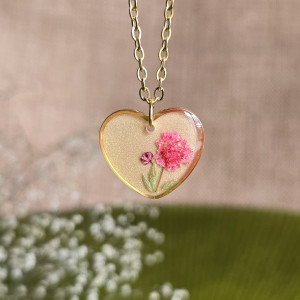 Złota zawieszka złoty wisiorek kwiat naszyjnik żywica z żywicy kwiaty serce serduszko gipsówka