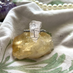 pierścionek regulowany z kwarcem różowym