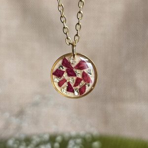 Złota zawieszka złoty wisiorek kwiat naszyjnik żywica z żywicy kwiaty róża różą płatki róży