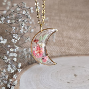 złota zawieszka złoty wisiorek naszyjnik żywica z żywicy kwiaty z kwiatami księżyc kwiaty żywica biżuteria gipsówka