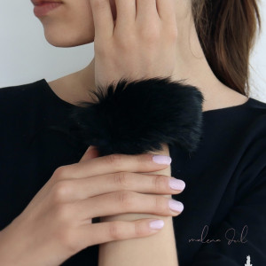 Bransoletka czarna skórzana duża, futro czarne