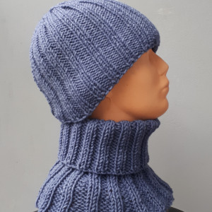 Męska czapka i golf w kolorze jeansowym