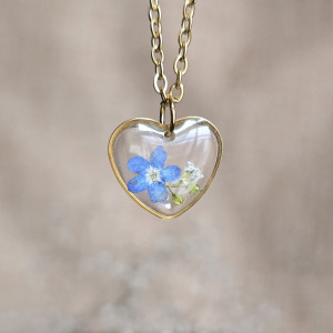 Złota zawieszka złoty wisiorek kwiat naszyjnik żywica z żywicy kwiaty serce serduszko niezapominajki