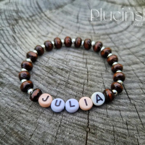 Urocza dziecięca bransoletka z koralików z imieniem